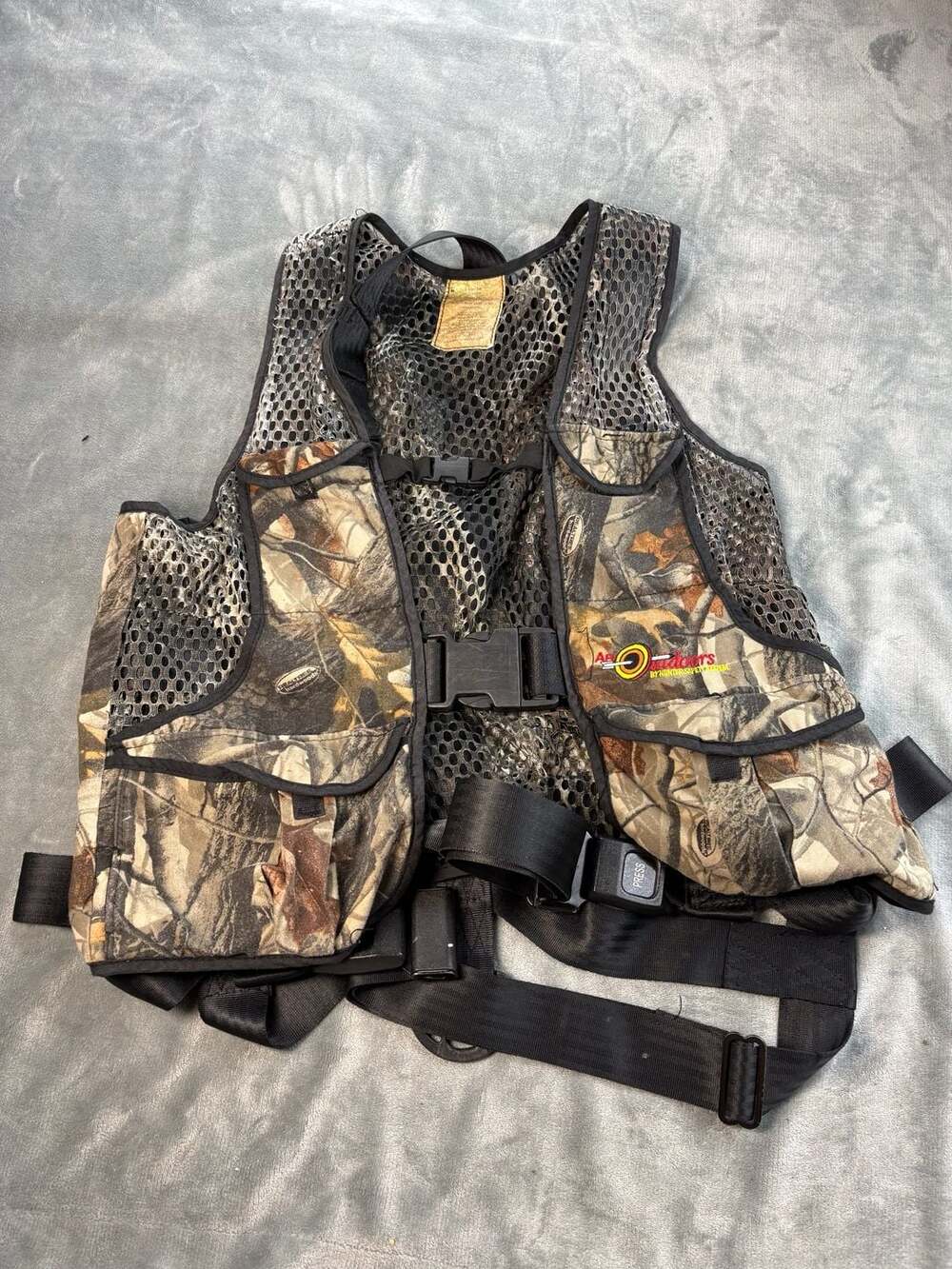 Hunter Safety System Outdoors Camo Hunting Safety Vest Harness Size L/XL
